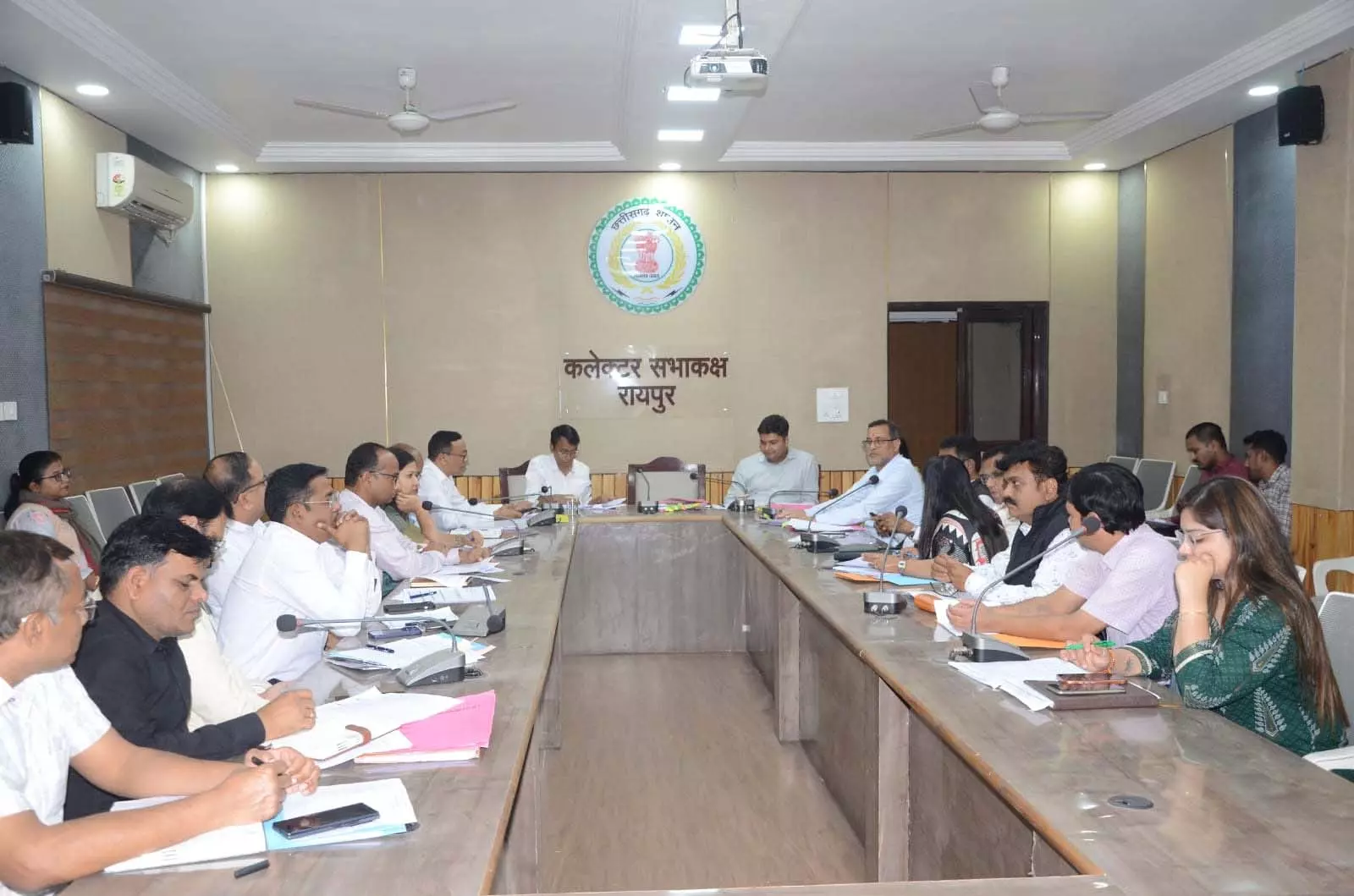 निगम आयुक्त ने की शहरी योजनाओं की समीक्षा, लक्ष्य समय-सीमा में पूर्ण करने के दिए निर्देश निगम आयुक्त ने की शहरी योजनाओं की समीक्षा, लक्ष्य समय-सीमा में पूर्ण करने के दिए निर्देश