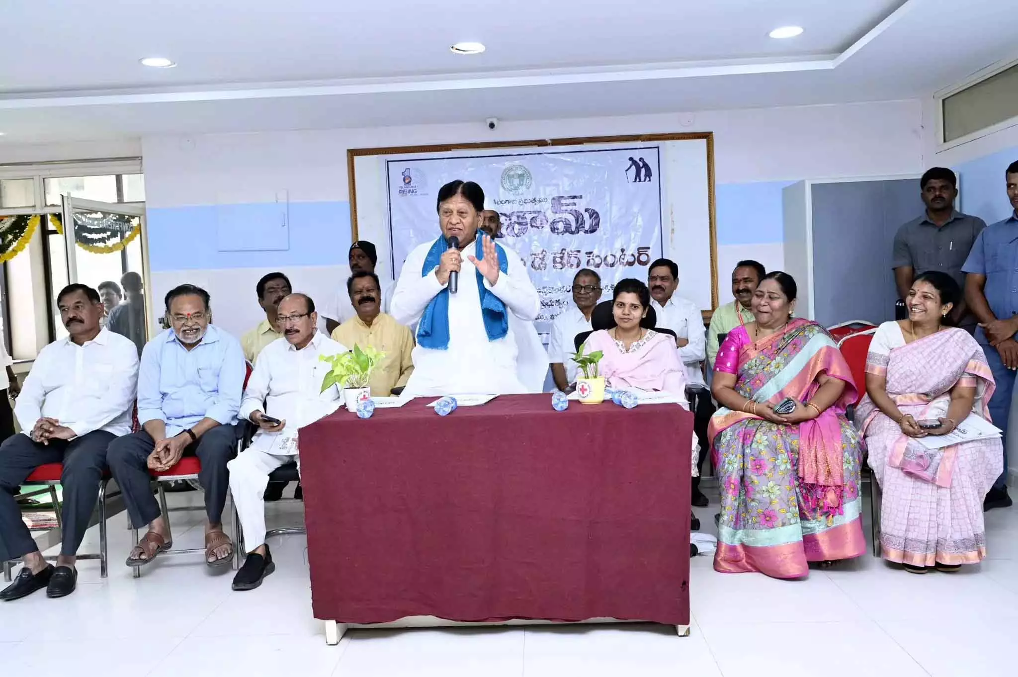 Telangana सरकार की अनूठी पहल: बुजुर्गों के लिए शुरू हुआ प्रणाम प्रोग्राम Telangana सरकार की अनूठी पहल: बुजुर्गों के लिए शुरू हुआ प्रणाम प्रोग्राम
