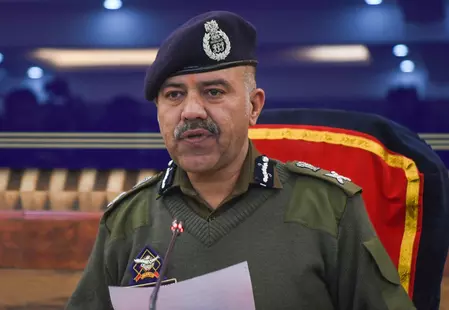 जम्मू-कश्मीर: गणतंत्र दिवस को लेकर डीजीपी नलिन प्रभात ने सुरक्षा-व्यवस्था का जायजा लिया जम्मू-कश्मीर: गणतंत्र दिवस को लेकर डीजीपी नलिन प्रभात ने सुरक्षा-व्यवस्था का जायजा लिया