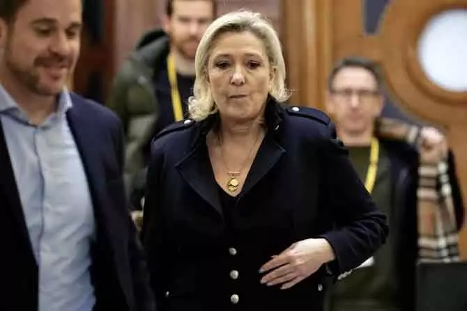 Marine Le Pen की अपील: पार्टी ने अच्छी नीयत से किया काम, नहीं की कोई हेराफेरी Marine Le Pen की अपील: पार्टी ने अच्छी नीयत से किया काम, नहीं की कोई हेराफेरी