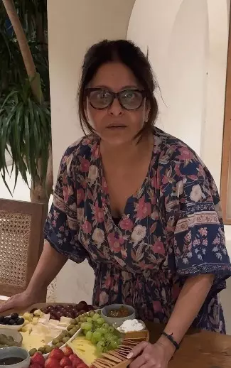 चारक्यूटरी या चाकूचुरी? शेफाली शाह ने मजेदार वीडियो में फैंस से पूछा अनोखा सवाल चारक्यूटरी या चाकूचुरी? शेफाली शाह ने मजेदार वीडियो में फैंस से पूछा अनोखा सवाल