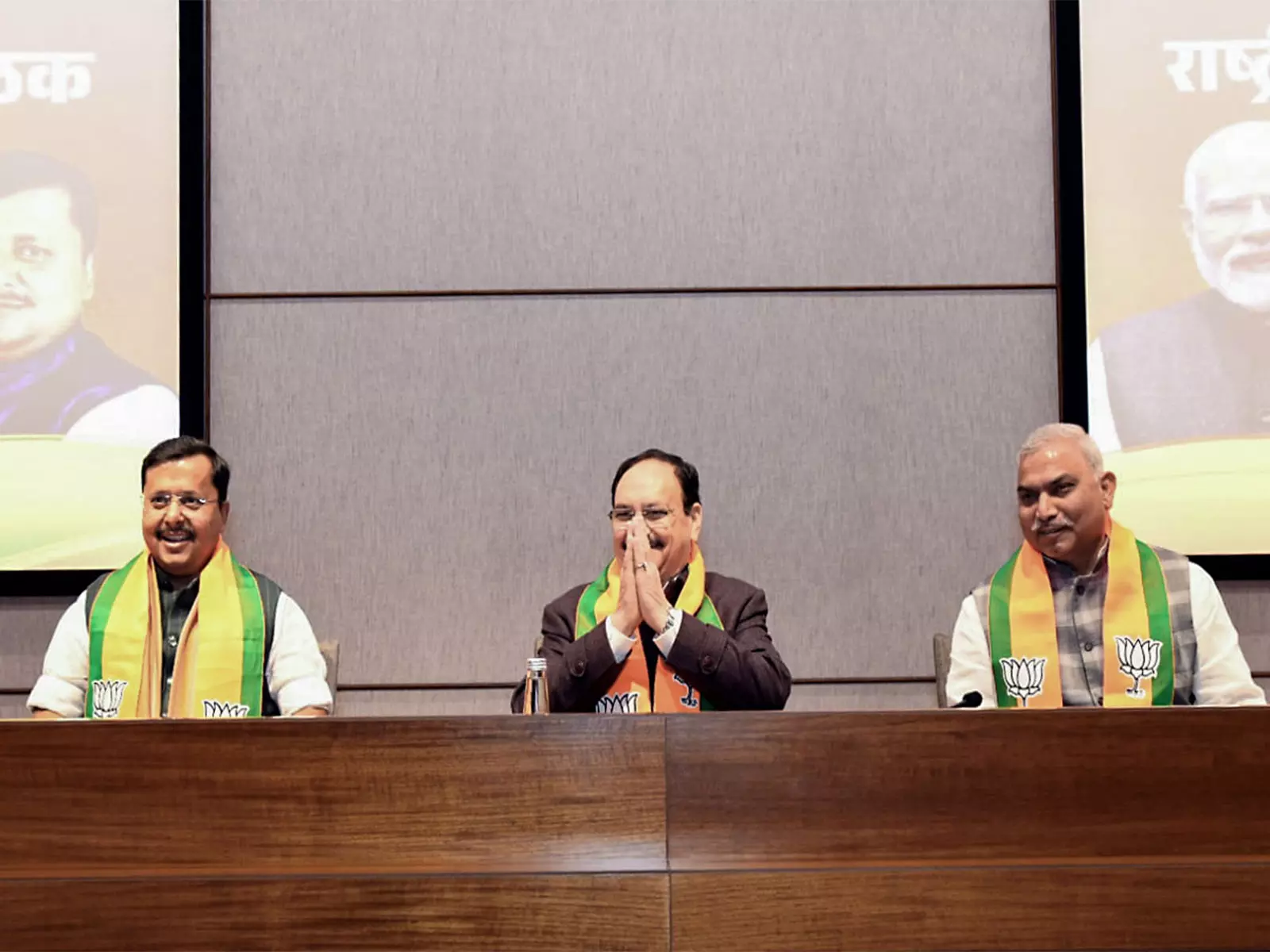 BJP अध्यक्ष नितिन नबीन ने चुनाव तैयारियों की समीक्षा की और पार्टी की जीत के प्रति विश्वास जताया BJP अध्यक्ष नितिन नबीन ने चुनाव तैयारियों की समीक्षा की और पार्टी की जीत के प्रति विश्वास जताया