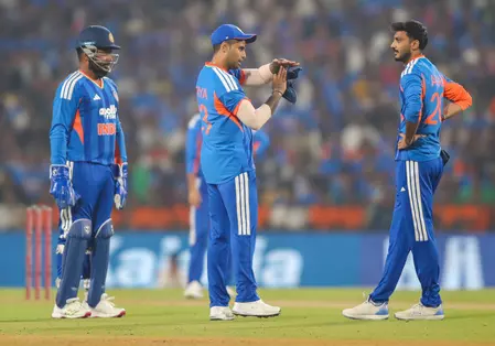 अगर मैदान पर थोड़ी ओस हो, तो वह हमारे लिए बड़ा सकारात्मक पहलू बन जाता है: सूर्यकुमार यादव अगर मैदान पर थोड़ी ओस हो, तो वह हमारे लिए बड़ा सकारात्मक पहलू बन जाता है: सूर्यकुमार यादव