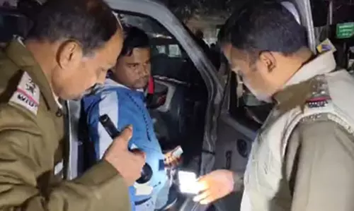 कोलकाता: मुर्शिदाबाद में बॉर्डर रोड पर हाई अलर्ट, वाहनों की सघन तलाशी जारी