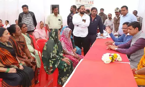 संकल्प से समाधान अभियान के तहत 106 सेवाएं दी जा रही है : Mayor Pushyamitra संकल्प से समाधान अभियान के तहत 106 सेवाएं दी जा रही है : Mayor Pushyamitra