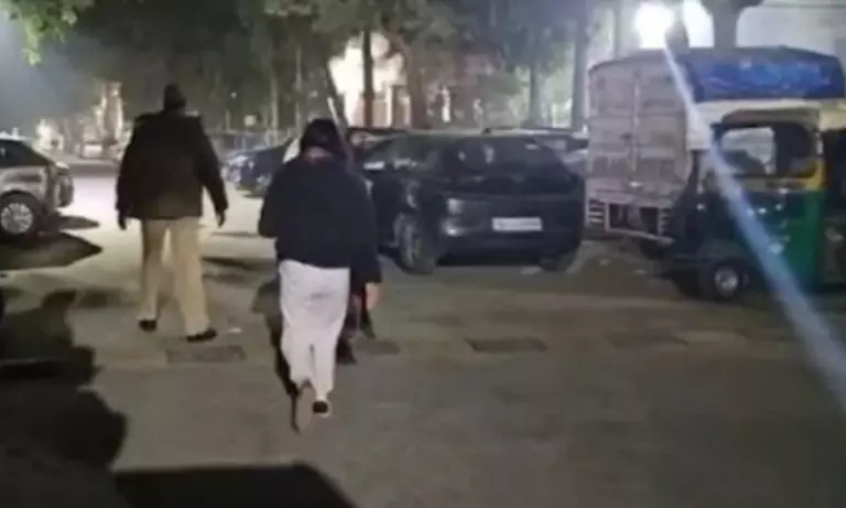 Meghalaya की महिला को दिल्ली में कथित देह व्यापार से KSU ने बचाया Meghalaya की महिला को दिल्ली में कथित देह व्यापार से KSU ने बचाया