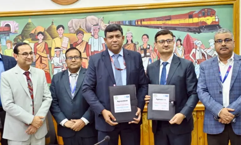 Northeast फ्रंटियर रेलवे ने 400 स्टेशनों पर कैश पिक-अप के लिए SBI के साथ MoU साइन किया