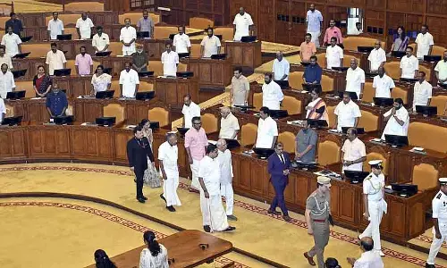 कांग्रेस के नेतृत्व वाले UDF ने सबरीमाला विवाद पर केरल विधानसभा में हंगामा किया