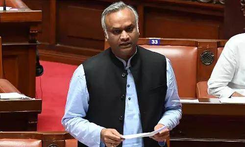 Karnataka : मंत्री ने सरकार का पूरा अभिभाषण पढ़ने से इनकार करने पर राज्यपाल की आलोचना की Karnataka : मंत्री ने सरकार का पूरा अभिभाषण पढ़ने से इनकार करने पर राज्यपाल की आलोचना की