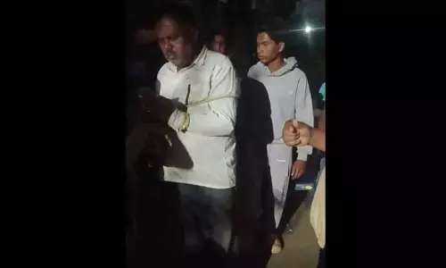 Odisha के मयूरभंज में धान व्यापारी के हाथ बांधकर परेड कराई गई