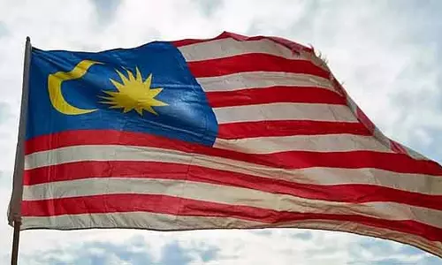 Malaysian के पूर्व आर्मी चीफ और उनकी पत्नी पर भ्रष्टाचार का आरोप