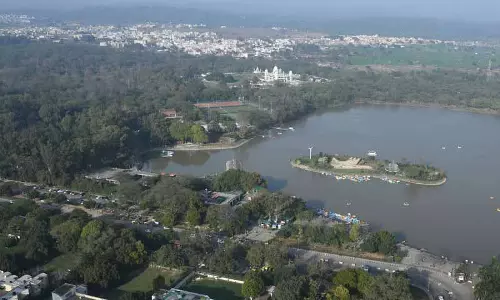 ‘और कितना सुखाओगे सुखना लेक को’, SC ने बिल्डर-अधिकारी सांठगांठ की आलोचना की ‘और कितना सुखाओगे सुखना लेक को’, SC ने बिल्डर-अधिकारी सांठगांठ की आलोचना की