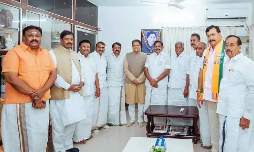 पीयूष गोयल ने पलानीस्वामी से मुलाकात की, कहा कि तमिलनाडु में AIADMK के नेतृत्व वाली NDA की मजबूत सरकार सत्ता में आएगी