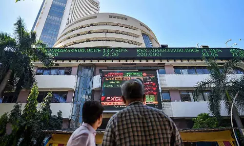 ग्लोबल ट्रेड टेंशन कम होने से मार्केट 1% चढ़ा; PSU बैंक, ऑटो स्टॉक्स चमके ग्लोबल ट्रेड टेंशन कम होने से मार्केट 1% चढ़ा; PSU बैंक, ऑटो स्टॉक्स चमके