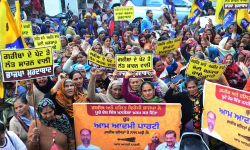 AAP ने केंद्र के मनरेगा सुधार की आलोचना की, नीति को गरीब विरोधी बताया AAP ने केंद्र के मनरेगा सुधार की आलोचना की, नीति को गरीब विरोधी बताया