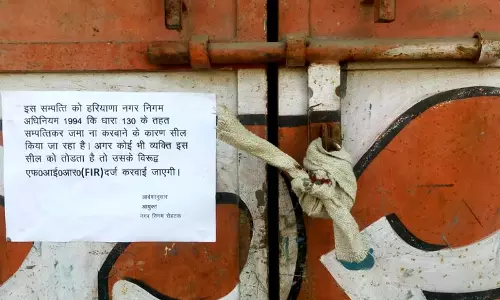 रोहतक MC ने टैक्स डिफॉल्टरों पर कार्रवाई करते हुए चार प्रॉपर्टी सील कीं रोहतक MC ने टैक्स डिफॉल्टरों पर कार्रवाई करते हुए चार प्रॉपर्टी सील कीं