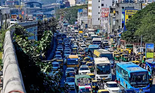 Bengaluru : सुगम यातायात एक सपना सच होने जैसा है Bengaluru : सुगम यातायात एक सपना सच होने जैसा है