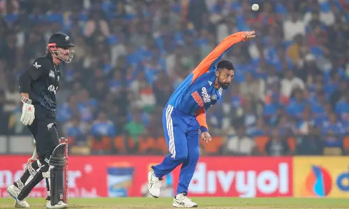 Gavaskar: वरुण चक्रवर्ती एक जादूगर हैं, कोई गलती न करें Gavaskar: वरुण चक्रवर्ती एक जादूगर हैं, कोई गलती न करें