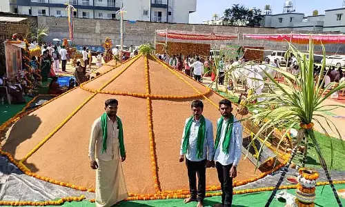 Anekal : एक प्रगतिशील किसान के हाथ में 350 क्विंटल बाजरा Anekal : एक प्रगतिशील किसान के हाथ में 350 क्विंटल बाजरा