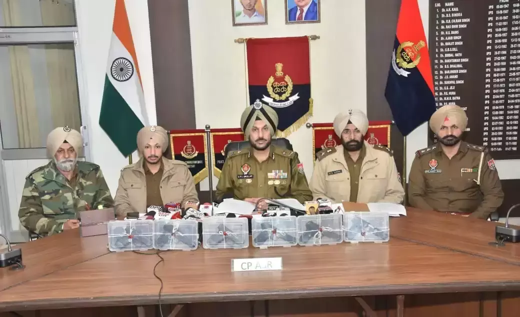 Chandigarh: पुलिस ने सीमा पार मॉड्यूल के दो तस्करों को किया गिरफ्तार Chandigarh: पुलिस ने सीमा पार मॉड्यूल के दो तस्करों को किया गिरफ्तार