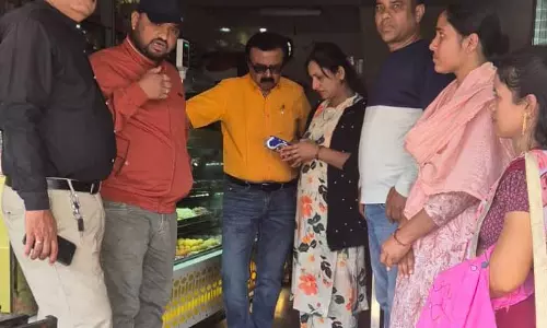 गंदगी मिलने पर धानी रेस्टोरेंट, कैब किराना दुकान और चार ठेलों पर जुर्माने की कार्रवाई