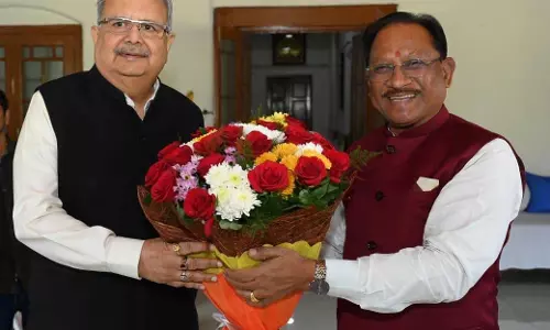 आगामी बजट सत्र 2026-27 को लेकर रमन और साय के बीच हुई चर्चा आगामी बजट सत्र 2026-27 को लेकर रमन और साय के बीच हुई चर्चा