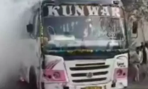 यात्री बस में लगी आग, सूरजपुर में बड़ा हादसा यात्री बस में लगी आग, सूरजपुर में बड़ा हादसा
