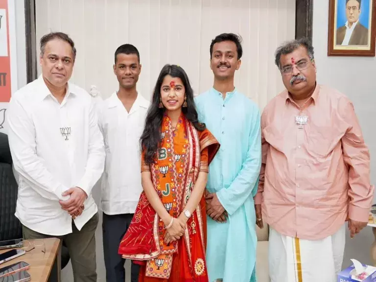 Maithili Thakur :  बिहार की भावपूर्ण भजन गायिका और सबसे कम उम्र की विधायक