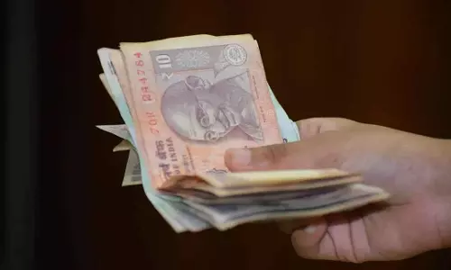 Odisha : सीएम ने ग्राम रक्षकों का मासिक वेतन 1,800 रुपये से बढ़ाकर 2,500 रुपये कर दिया है Odisha : सीएम ने ग्राम रक्षकों का मासिक वेतन 1,800 रुपये से बढ़ाकर 2,500 रुपये कर दिया है