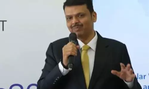 Fadnavis के अनुसार, महाराष्ट्र साल के अंत तक किसानों के लिए 16 गीगावाट सौर ऊर्जा का उत्पादन करेगा Fadnavis के अनुसार, महाराष्ट्र साल के अंत तक किसानों के लिए 16 गीगावाट सौर ऊर्जा का उत्पादन करेगा