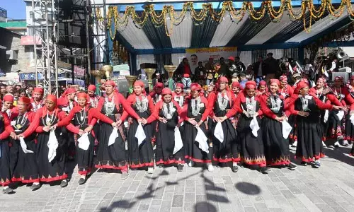 Manali Winter Carnival में 1,500 महिलाओं ने महा नाटी की प्रस्तुति दी