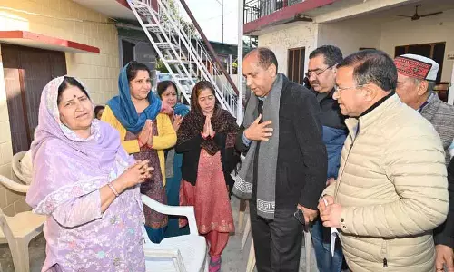 Jai Ram Thakur ने पालमपुर के युवक के परिवार से मुलाकात की Jai Ram Thakur ने पालमपुर के युवक के परिवार से मुलाकात की