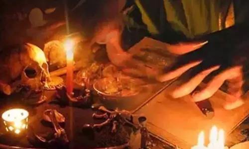 बीमार मां को ठीक कराने तांत्रिक क्रिया में फंसा दुकानदार, 13 लाख की ठगी