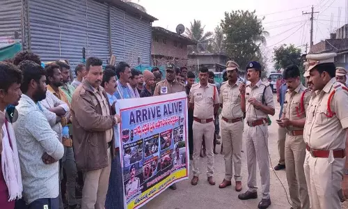 Illendu DSP ने भद्राद्री कोठागुडेम में घेरा खोज और अराइव अलाइव कार्यक्रम का संचालन किया Illendu DSP ने भद्राद्री कोठागुडेम में घेरा खोज और अराइव अलाइव कार्यक्रम का संचालन किया
