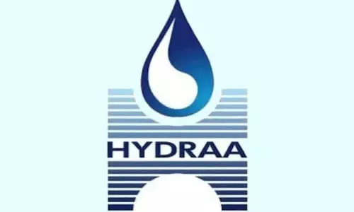 स्थानीय पीड़ितों का दावा है कि Hydra अधिकारियों ने बिना किसी नोटिस के तोड़फोड़ की