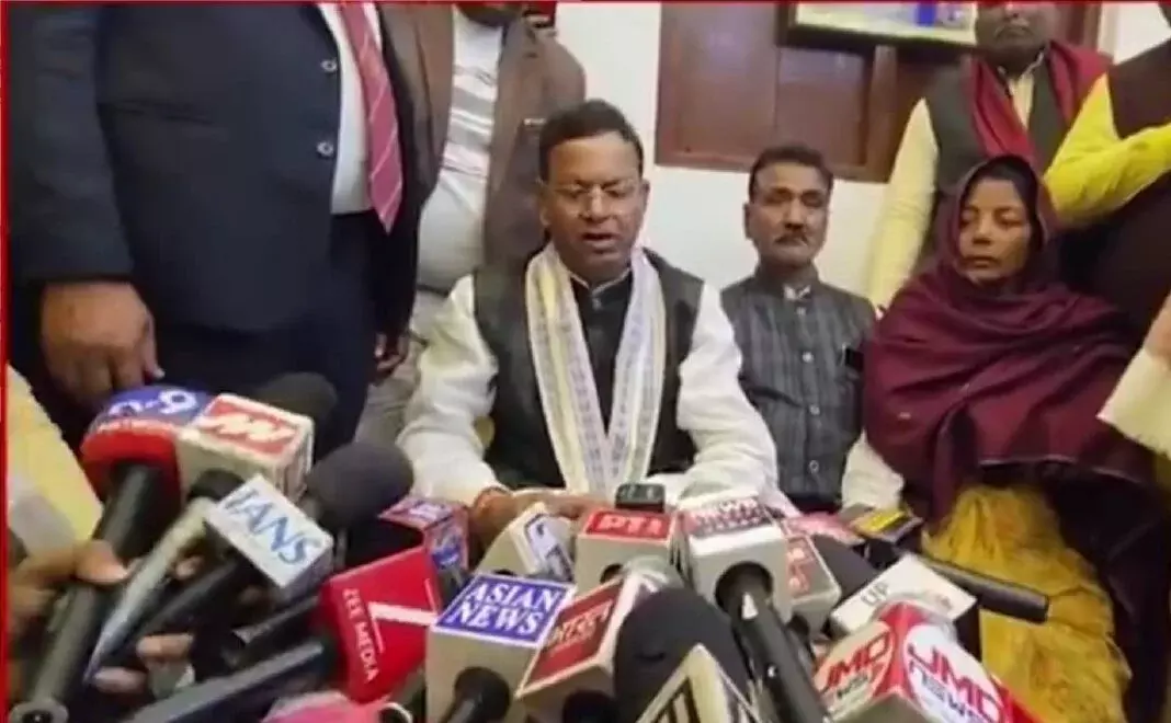 Unnao: भाजपा अध्यक्ष ने हैप्पी राजपूत के परिवार से मुलाकात की