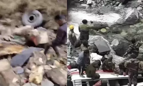 Doda: 200 फीट गहरी खाई में गिरी सेना की गाड़ी, 10 जवानों की मौत Doda: 200 फीट गहरी खाई में गिरी सेना की गाड़ी, 10 जवानों की मौत
