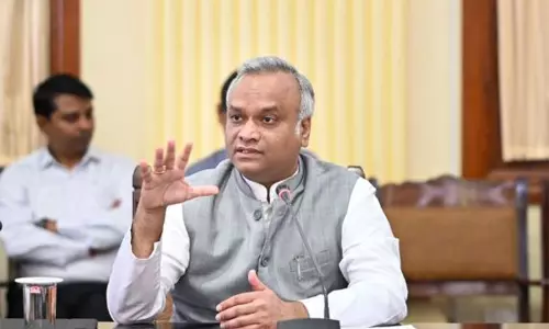 Priyank Kharge ने विधानसभा में अपने पारंपरिक संबोधन से इनकार करने पर कर्नाटक के राज्यपाल की कड़ी आलोचना की Priyank Kharge ने विधानसभा में अपने पारंपरिक संबोधन से इनकार करने पर कर्नाटक के राज्यपाल की कड़ी आलोचना की