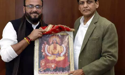 BJP केडीडी अध्यक्ष ने गृह राज्य मंत्री से मुलाकात की, प्रमुख मुद्दों पर ज्ञापन सौंपा BJP केडीडी अध्यक्ष ने गृह राज्य मंत्री से मुलाकात की, प्रमुख मुद्दों पर ज्ञापन सौंपा