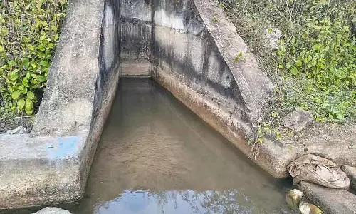 Thilavalli डोड्डा केरे जल रिसाव: स्थानीय लोग चिंतित Thilavalli डोड्डा केरे जल रिसाव: स्थानीय लोग चिंतित