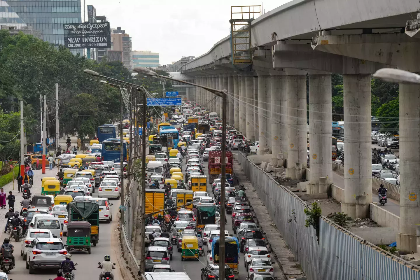 Bengaluru को 2025 में दुनिया का दूसरा सबसे भीड़भाड़ वाला शहर बताया गया है Bengaluru को 2025 में दुनिया का दूसरा सबसे भीड़भाड़ वाला शहर बताया गया है