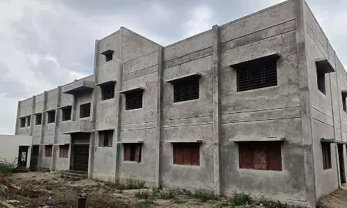 अल्पसंख्यक विभाग में फंड की कमी: आधी-अधूरी बनी इमारत