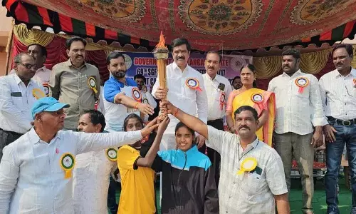 वेमुला प्रशांत रेड्डी ने इंटर-डिस्ट्रिक्ट Softball Tournament का उद्घाटन किया वेमुला प्रशांत रेड्डी ने इंटर-डिस्ट्रिक्ट Softball Tournament का उद्घाटन किया