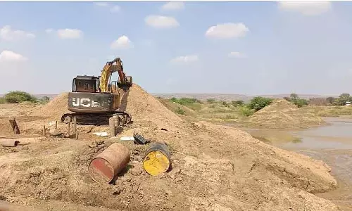अवैध रेत खनन बड़े पैमाने पर जारी है: अधिकारियों पर कार्रवाई न करने का आरोप अवैध रेत खनन बड़े पैमाने पर जारी है: अधिकारियों पर कार्रवाई न करने का आरोप