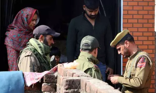 Jammu में रोहिंग्याओं के इलाकों में सर्च ऑपरेशन शुरू Jammu में रोहिंग्याओं के इलाकों में सर्च ऑपरेशन शुरू