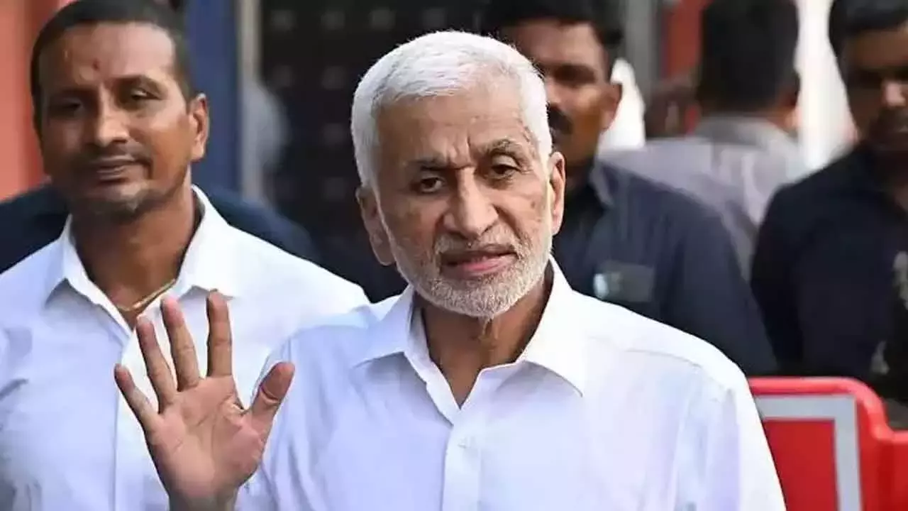 शराब घोटाले मामले में पूर्व सांसद विजयसाई रेड्डी ED के सामने पेश हुए