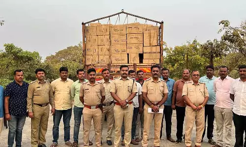 Karnataka : 30 लाख रुपये के सामान के साथ आरोपी गिरफ्तार Karnataka : 30 लाख रुपये के सामान के साथ आरोपी गिरफ्तार