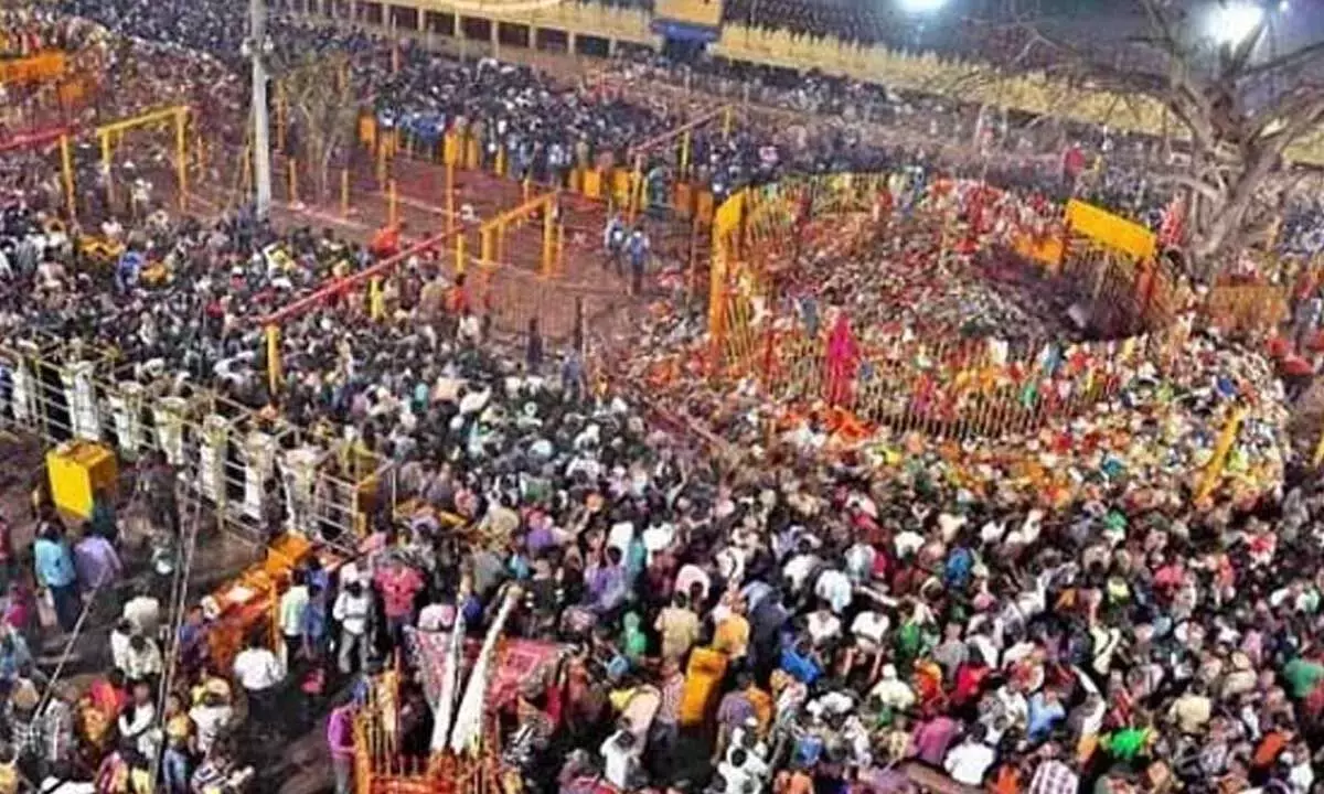 Telangana: सम्मक्का-सरलम्मा उत्सव के लिए तैयारियां तेज हो गई हैं Telangana: सम्मक्का-सरलम्मा उत्सव के लिए तैयारियां तेज हो गई हैं