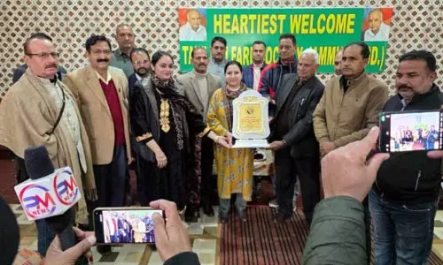 ADC ने बाढ़ प्रभावित निक्की तवी, सुरय चक इलाकों का दौरा किया ADC ने बाढ़ प्रभावित निक्की तवी, सुरय चक इलाकों का दौरा किया