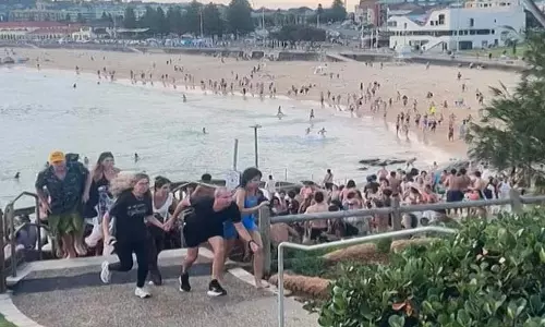 Australia ने बोंडी बीच शूटिंग पीड़ितों के लिए शोक दिवस मनाया